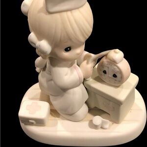 Vintage 1990 Precious Moments/Enesco Figurine "Time Heals" with nurse